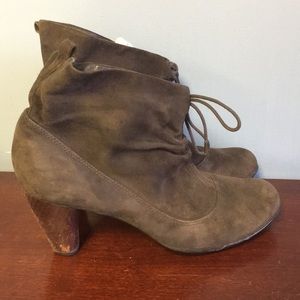 Indigo by Clarks Suede/Leather Heel Ankle Boots: Size 10